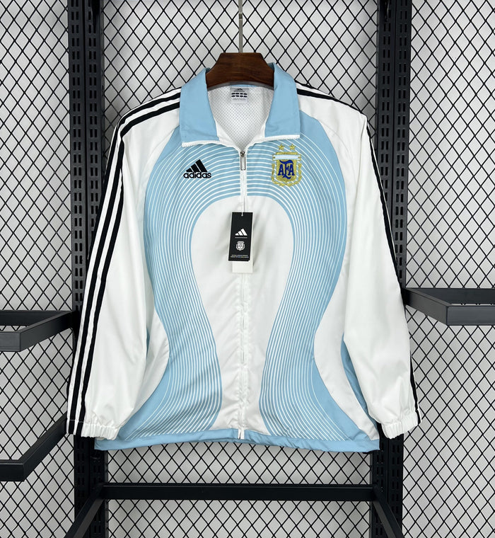 Veste coupe-vent rétro Argentina 2006 blanc et bleu ciel, vue de face