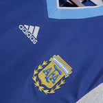 Maillot rétro Argentine extérieur 1998, détail écusson AFA brodé
