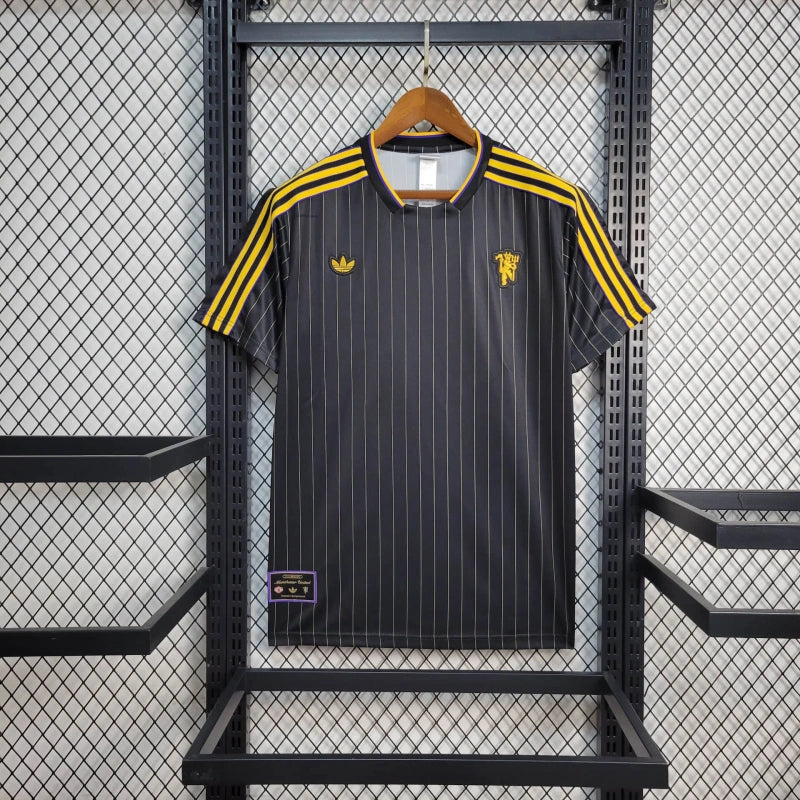 Manchester United FC — Maillot Special Adidas Originals – vue de face