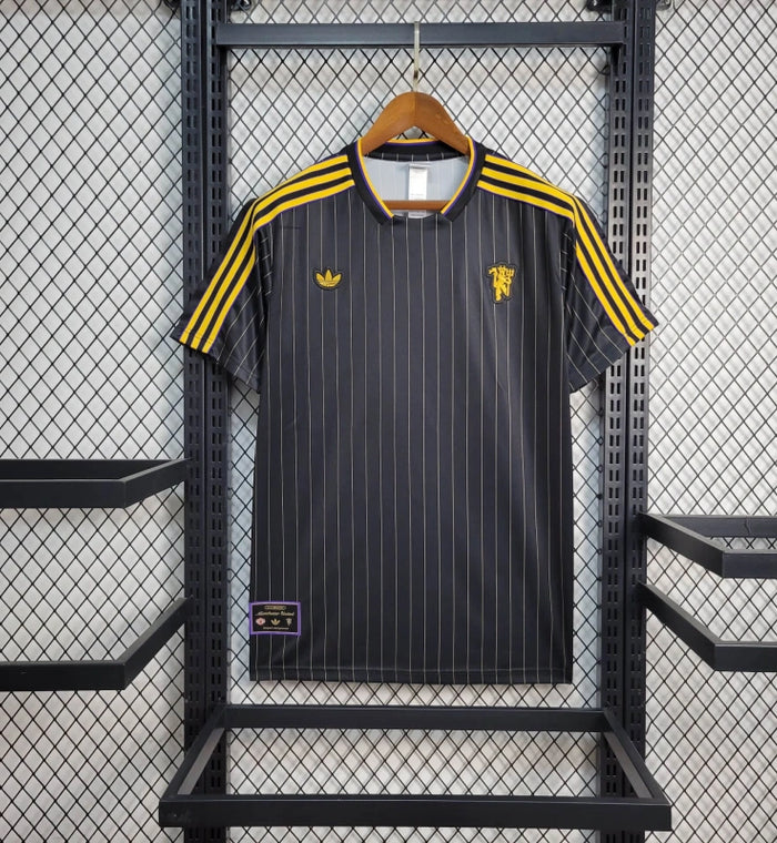 Manchester United FC — Maillot Special Adidas Originals – vue de face